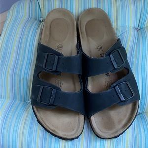 Cushionaire men’s 9 black comfy hardly worn $15